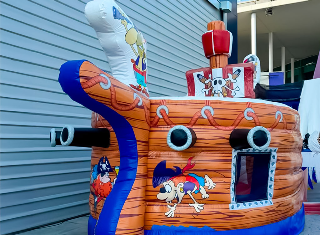 Tobogán Barco Pirata · Jocsair Hinchables Barcelona