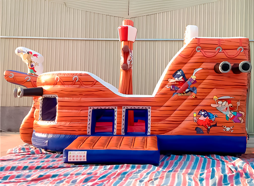 Tobogán Barco Pirata · Jocsair Hinchables Barcelona