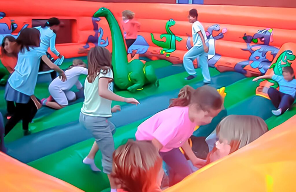 Dino Park · Jocsair Hinchables Barcelona